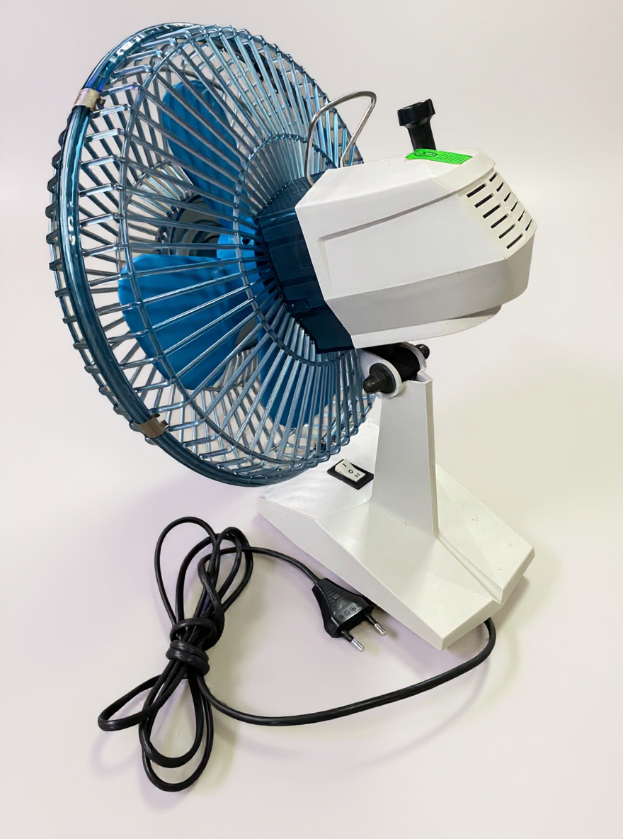 Tischventilator mit 3 Flügeln – Kompakt, leistungsstark & verstellbar – Ideal für Büro & Zuhause